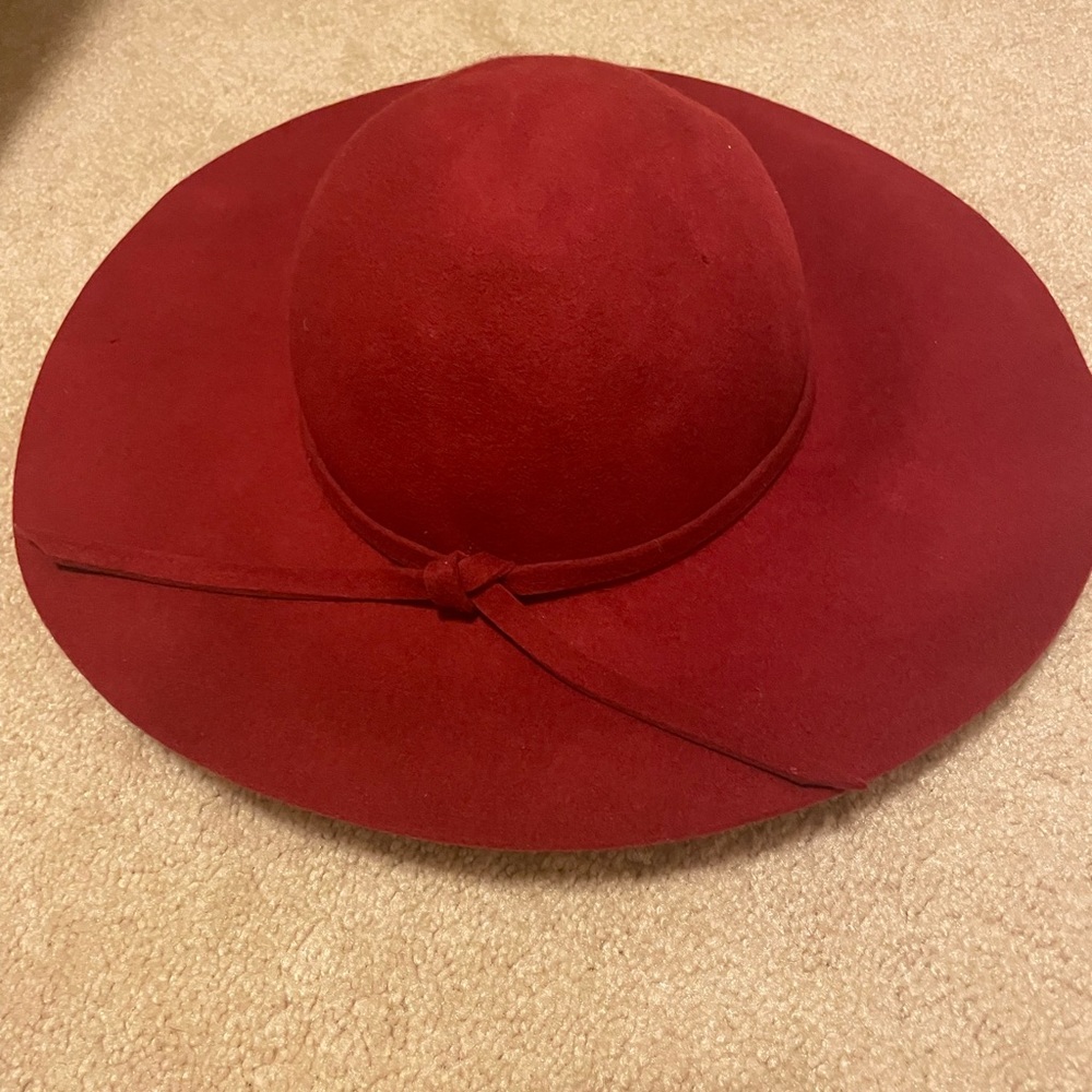 Beautiful burgundy felt hat. Brand new!!
